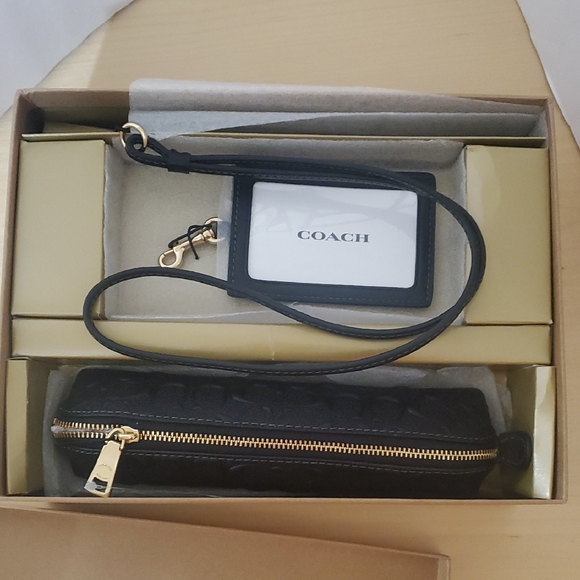 Coach Accessory 2 PIECE SET - Picture 2 of 4